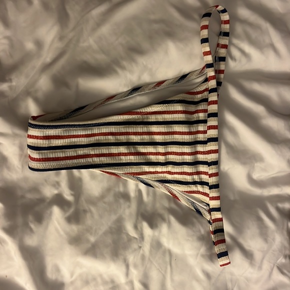 Red white and blue bikini - Picture 5 of 5
